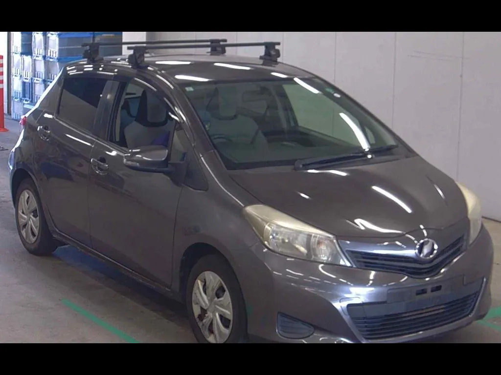 TOYOTA VITZ 5D F