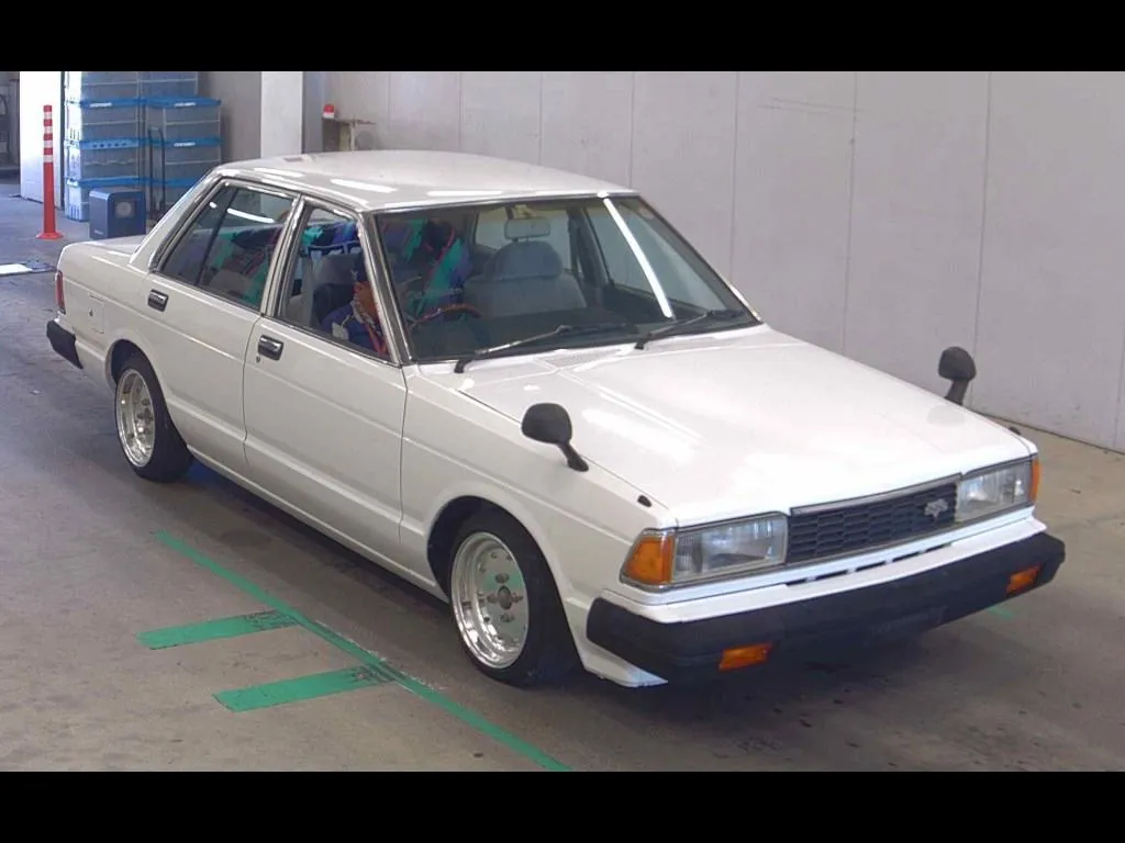 NISSAN DATSUN BLUEBIRD 4D