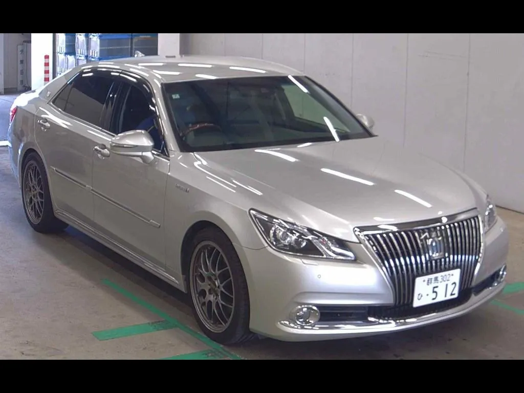 TOYOTA CROWN MAJESTA 4D F VERSION