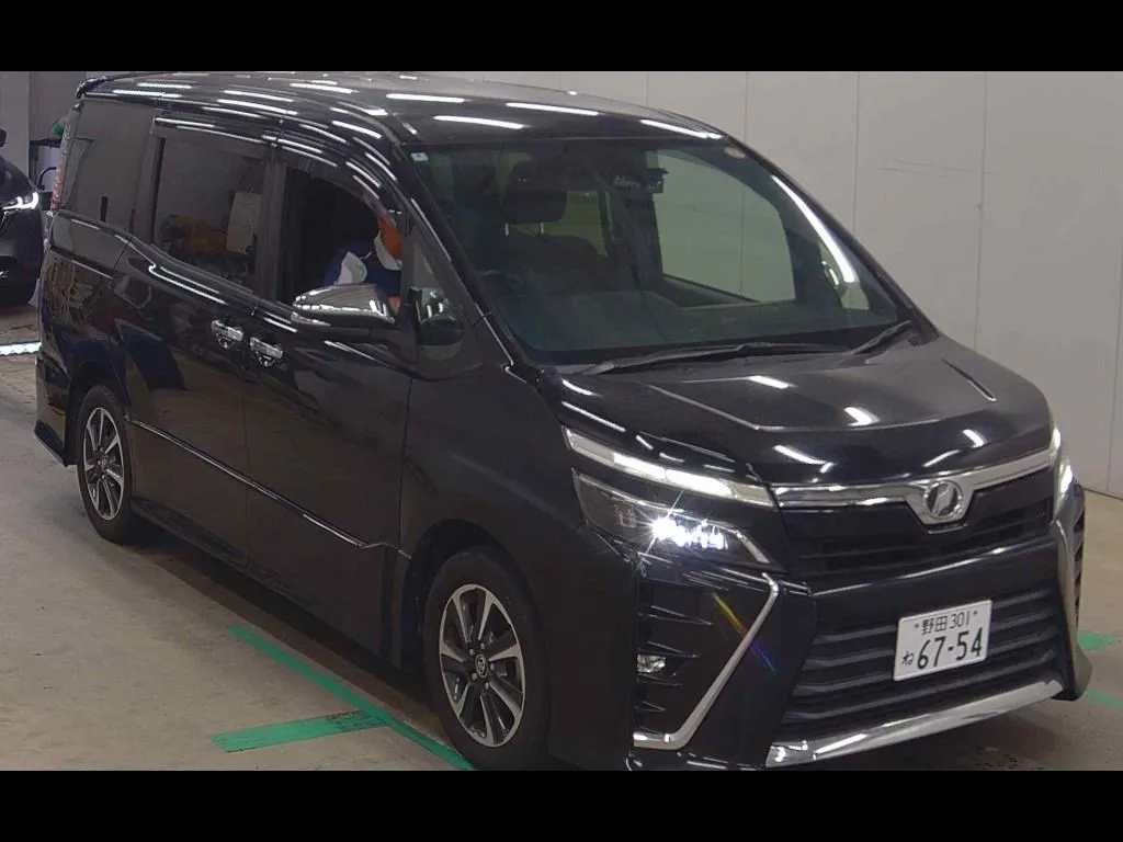 TOYOTA VOXY ZS KIRAMEKI