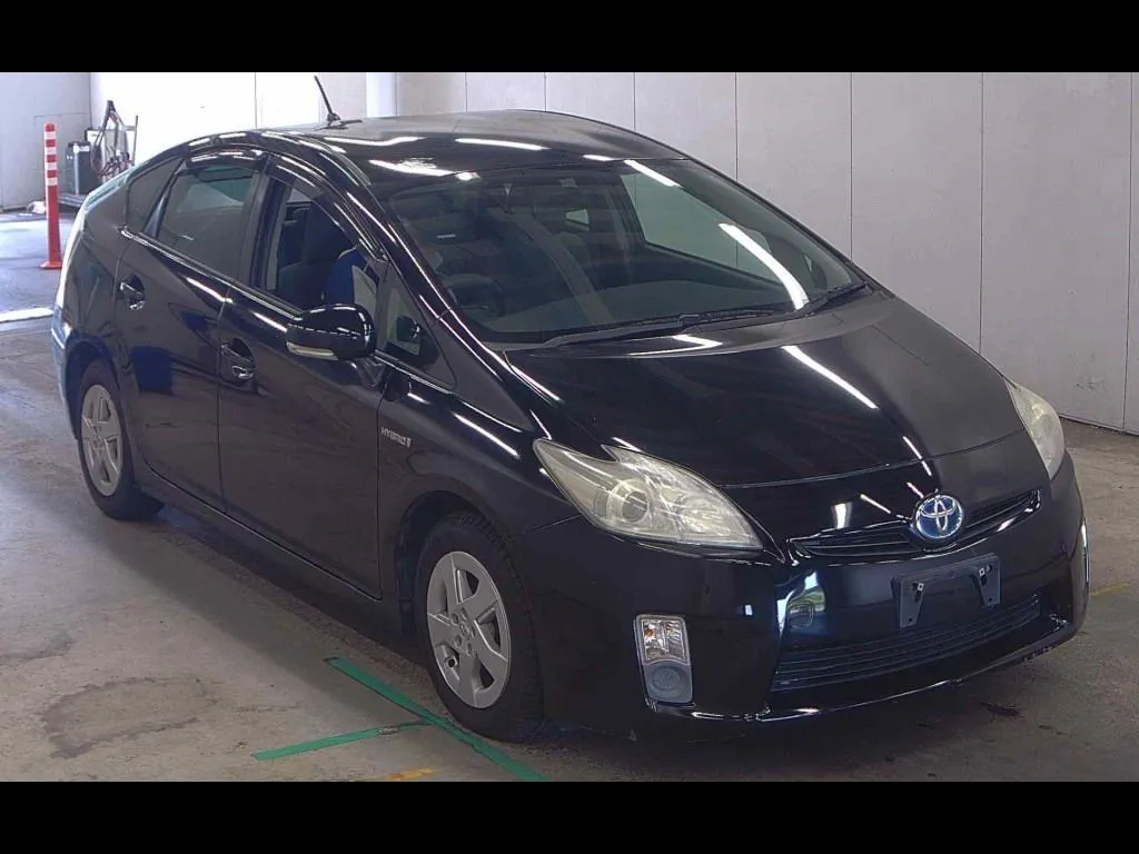 TOYOTA PRIUS 5D L