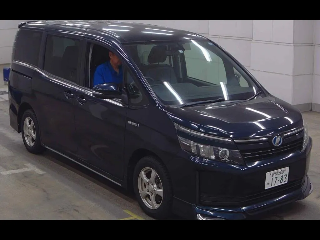 TOYOTA VOXY HYBRID X