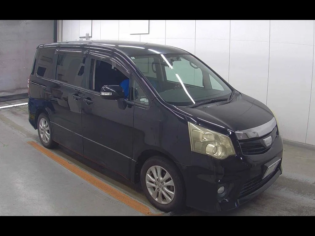 TOYOTA NOAH SI