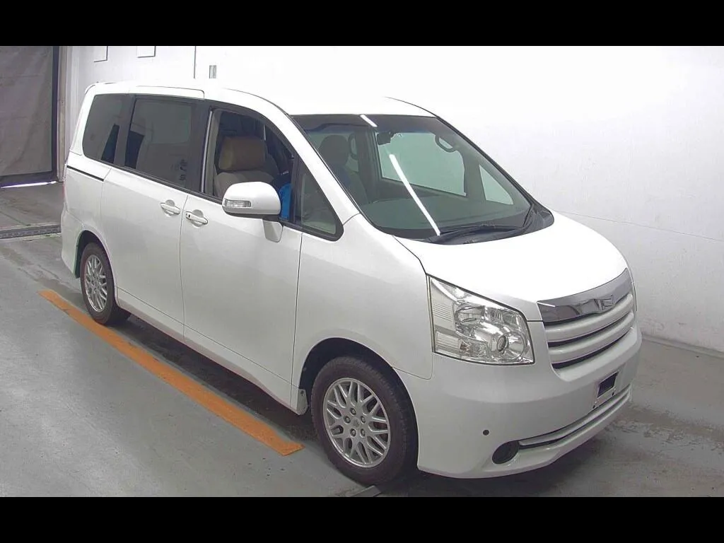 TOYOTA NOAH X L SELECTION