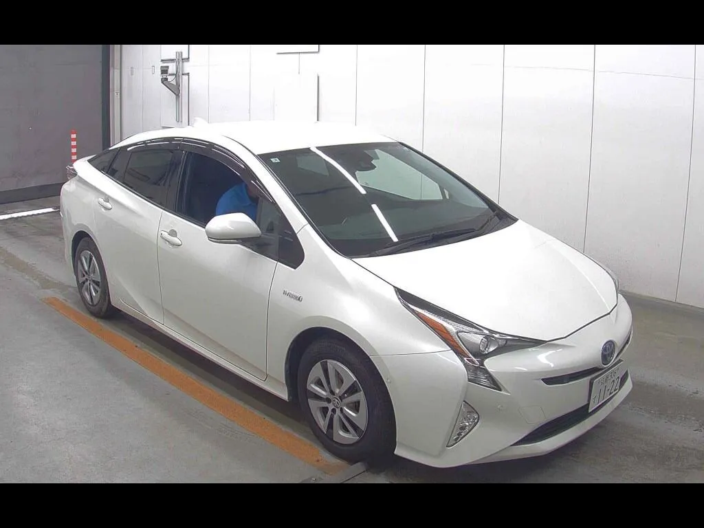 TOYOTA PRIUS 5D A