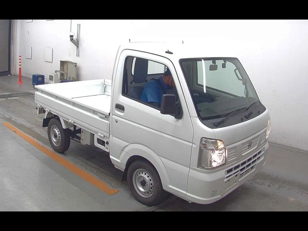 NISSAN NT100CLIPPER TRUCK 4WD DX