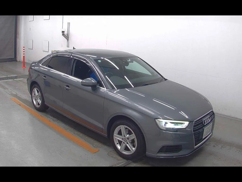 AUDI A3 SEDAN 30TFSI SIGNATURE EDITION