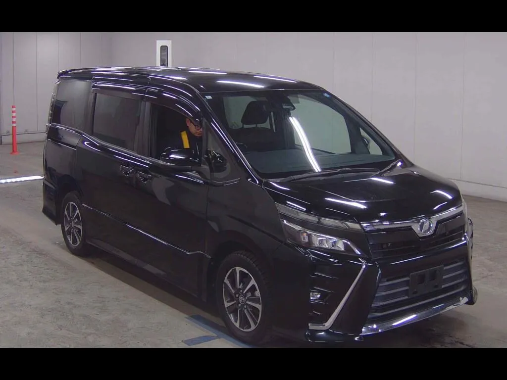 TOYOTA VOXY ZS