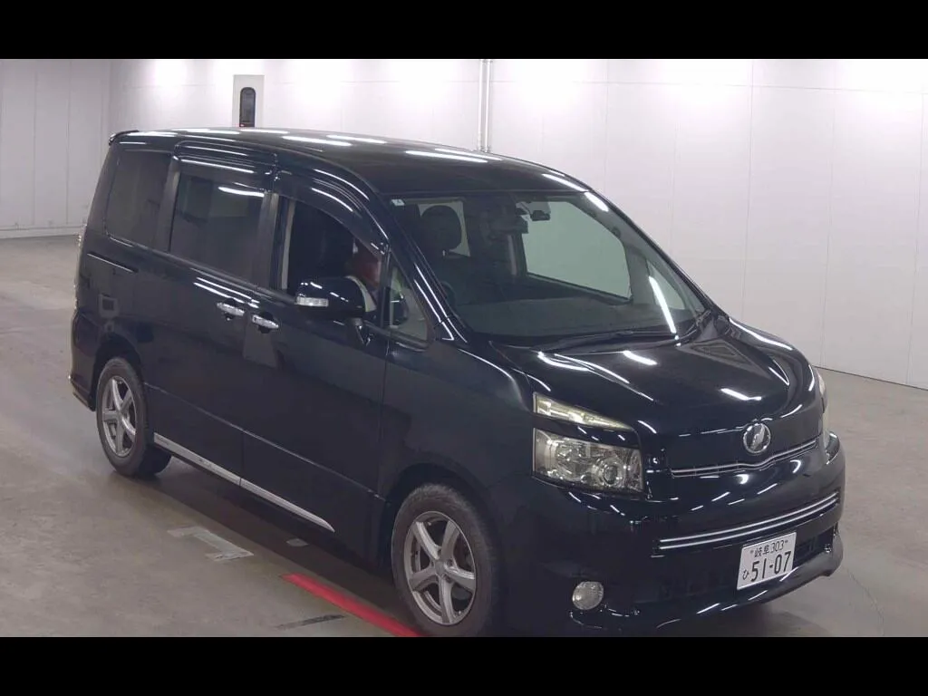 TOYOTA VOXY Z