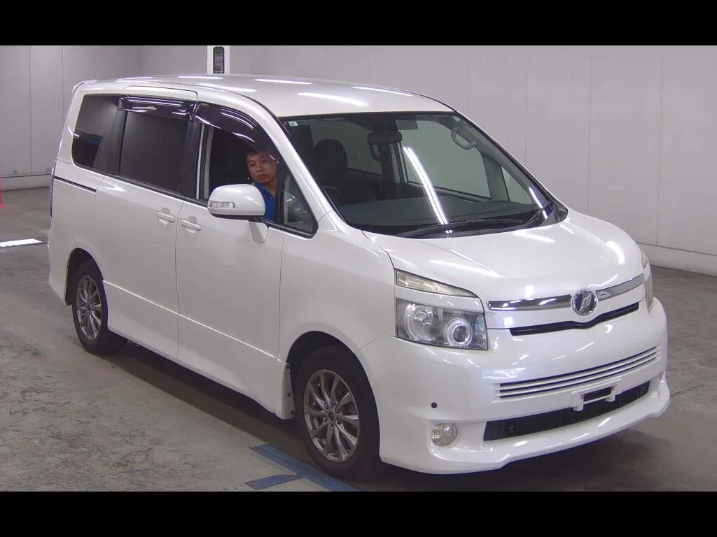 TOYOTA VOXY Z