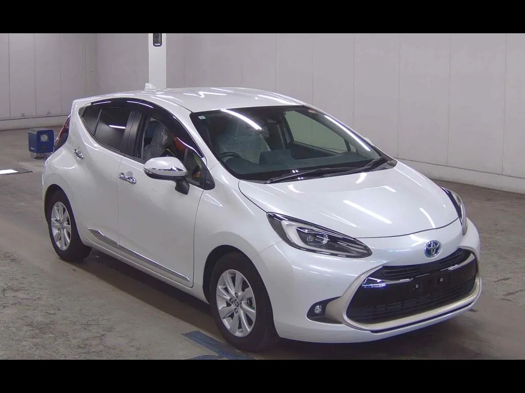 TOYOTA AQUA Z
