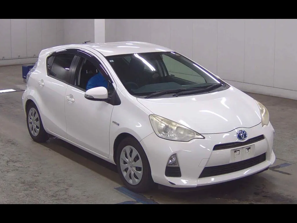 TOYOTA AQUA S