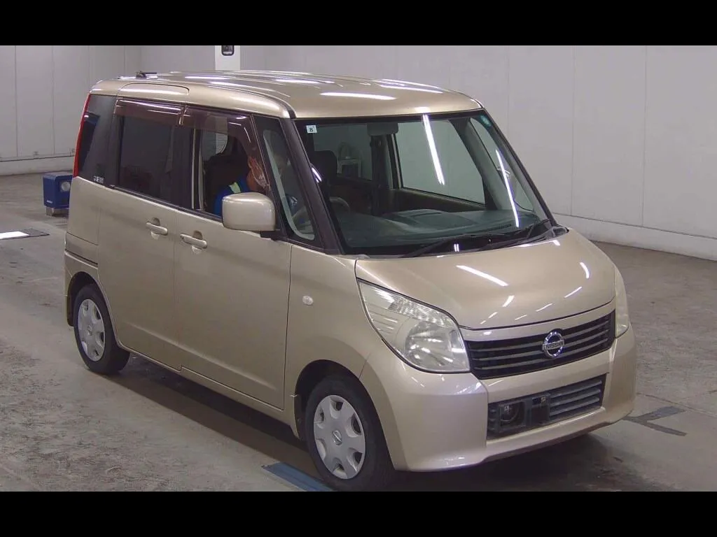 NISSAN ROOX E