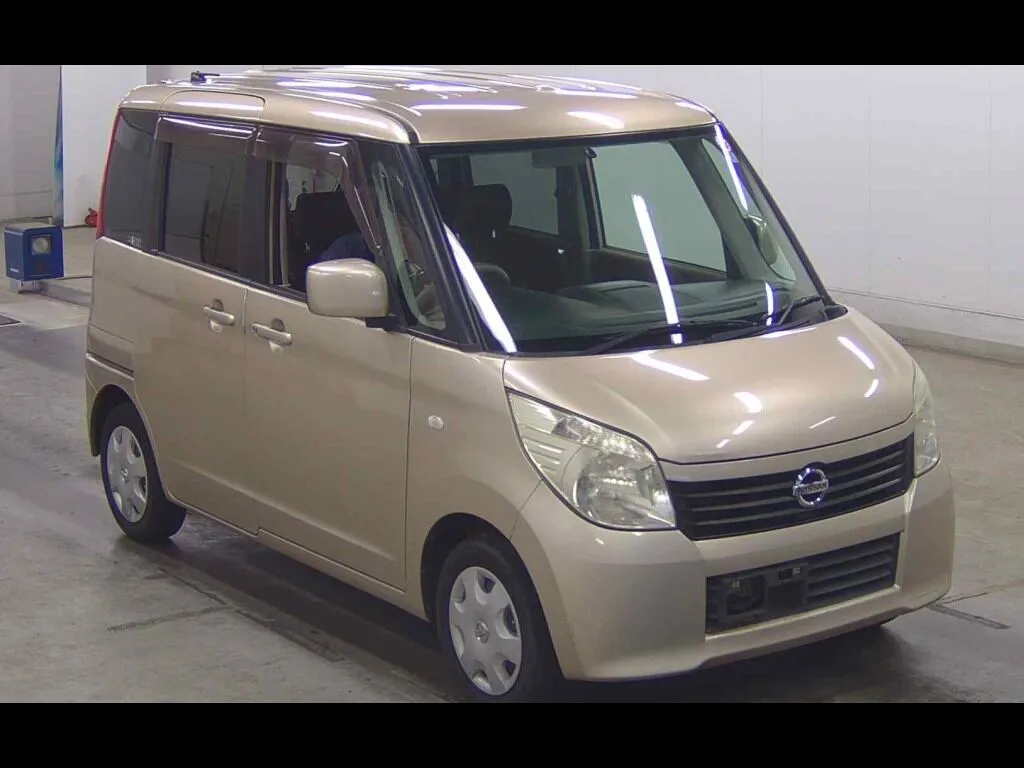 NISSAN ROOX E