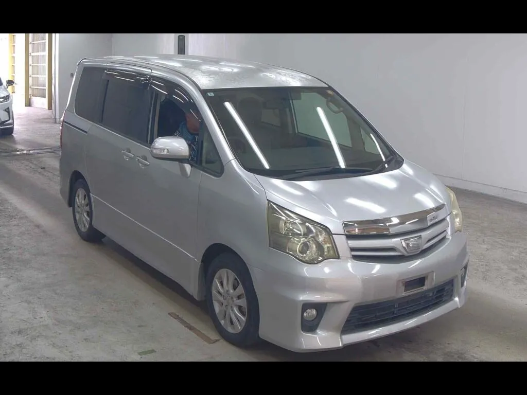 TOYOTA NOAH SI