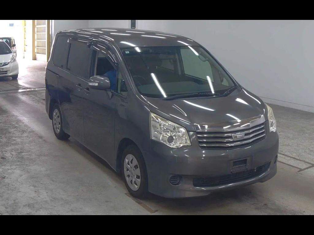 TOYOTA NOAH X L SELECTION