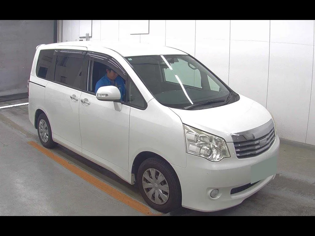 TOYOTA NOAH X SMART EDITION