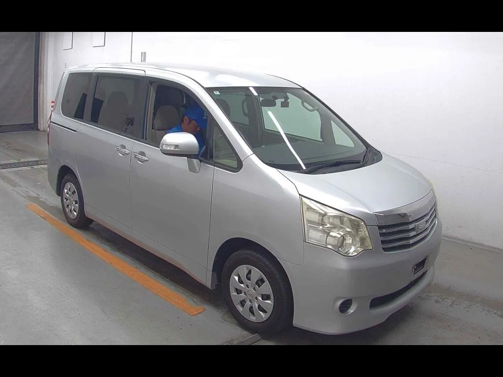 TOYOTA NOAH X SMART EDITION