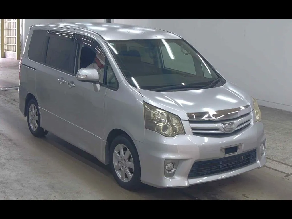 TOYOTA NOAH SI RAYISH