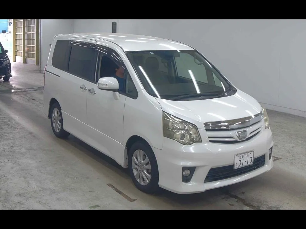 TOYOTA NOAH SI