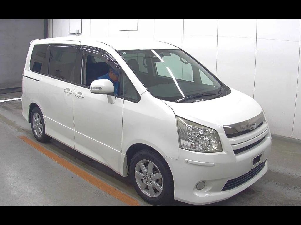 TOYOTA NOAH SI