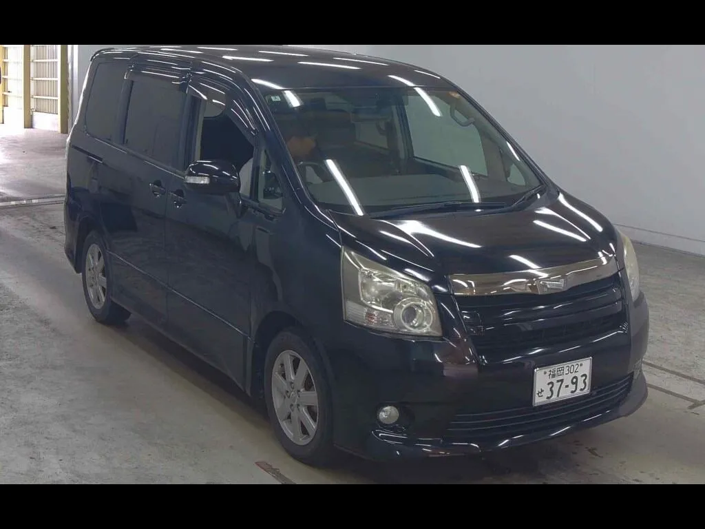 TOYOTA NOAH SI