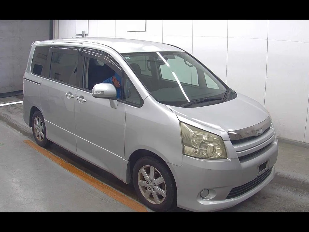 TOYOTA NOAH SI