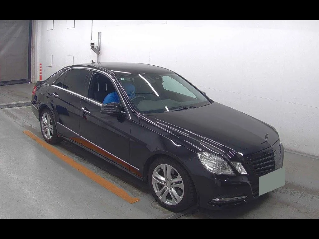 MERCEDES BENZ E-CLASS 4D E300 AVANTGARDE