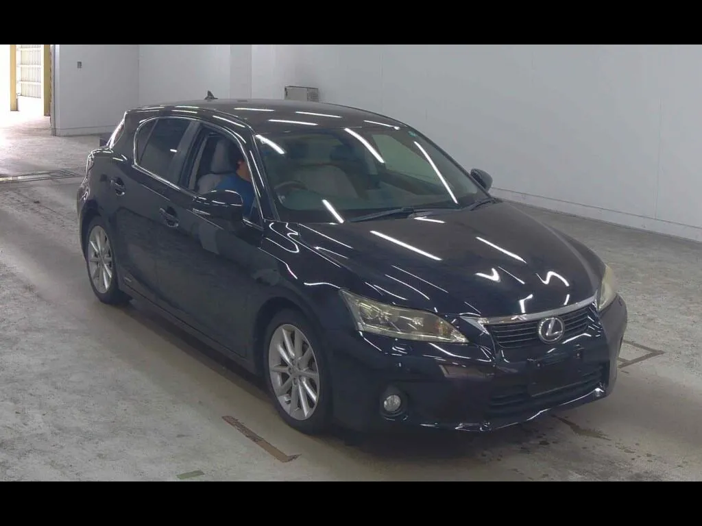 LEXUS CT CT200H VERSION L