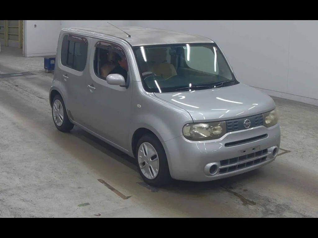 NISSAN CUBE 15X PARTY RED SELECTION