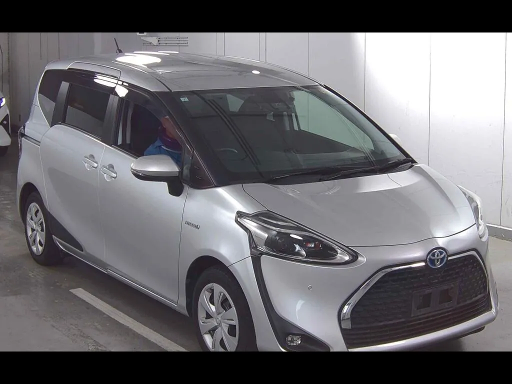 TOYOTA SIENTA HYBRID FUNBASE X