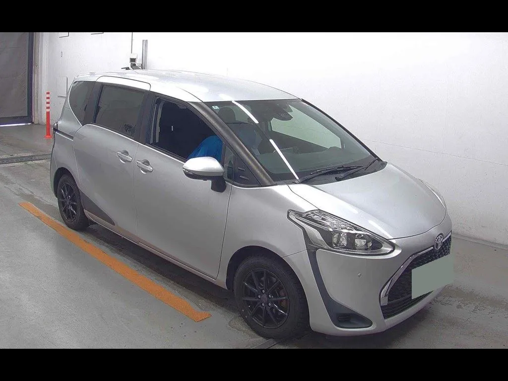 TOYOTA SIENTA FUNBASE X
