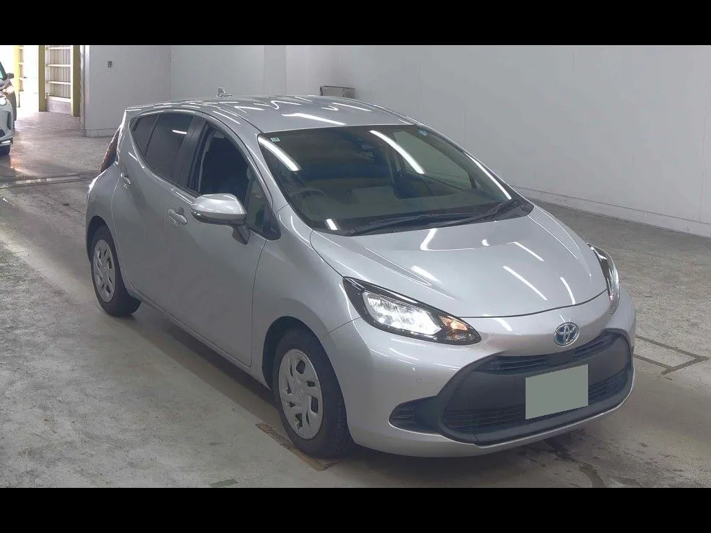TOYOTA AQUA X