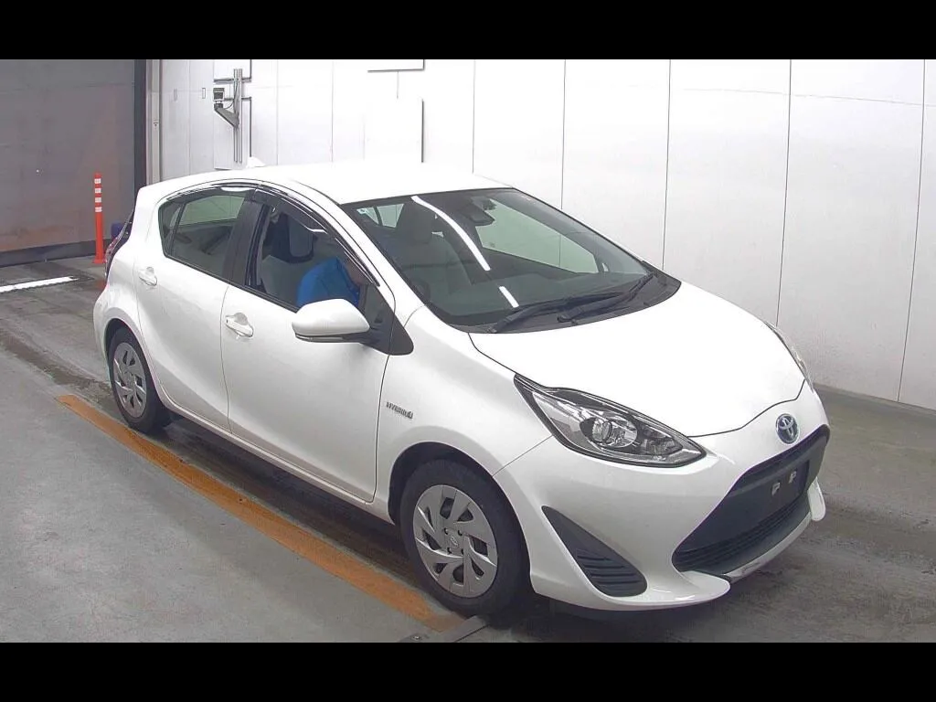 TOYOTA AQUA L