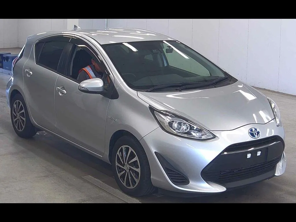TOYOTA AQUA G