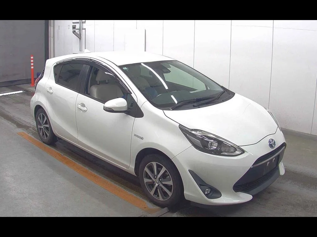 TOYOTA AQUA G SOFT LEATHER SELECTION
