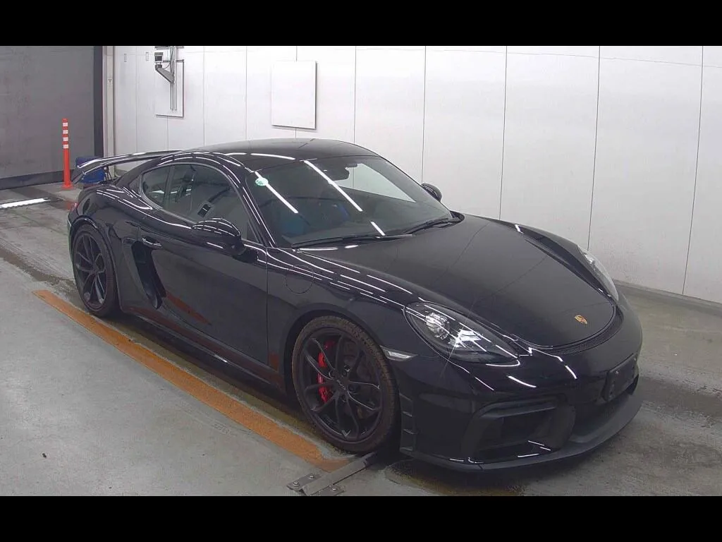 PORSCHE 718 CAYMAN GT4