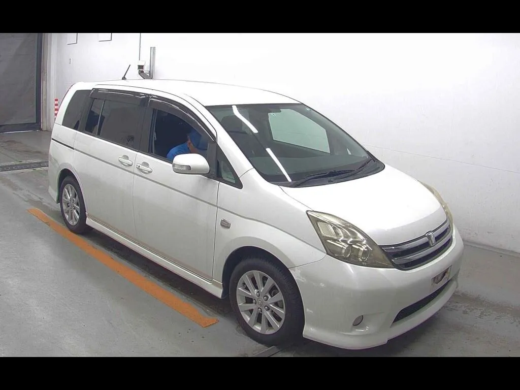 TOYOTA ISIS PLATANA U SELECTION