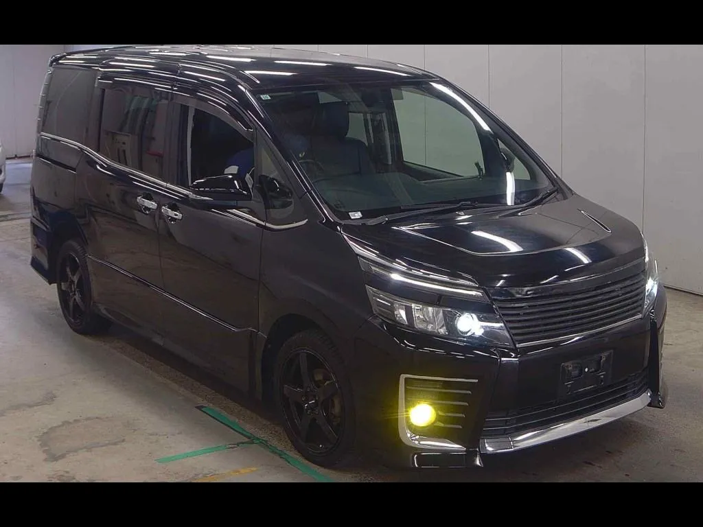 TOYOTA VOXY 4WD ZS
