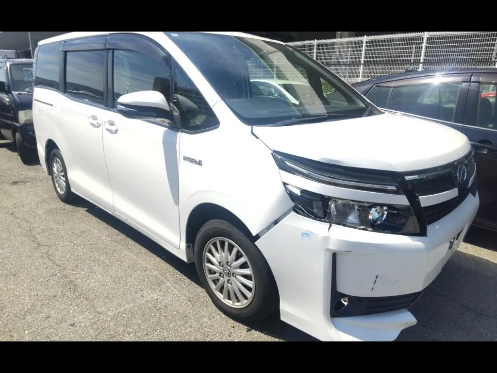TOYOTA VOXY HYBRID V