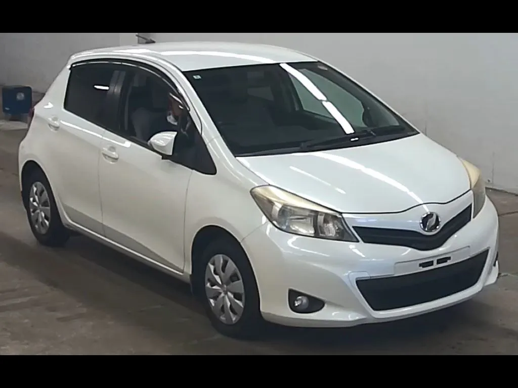 TOYOTA VITZ 5D F