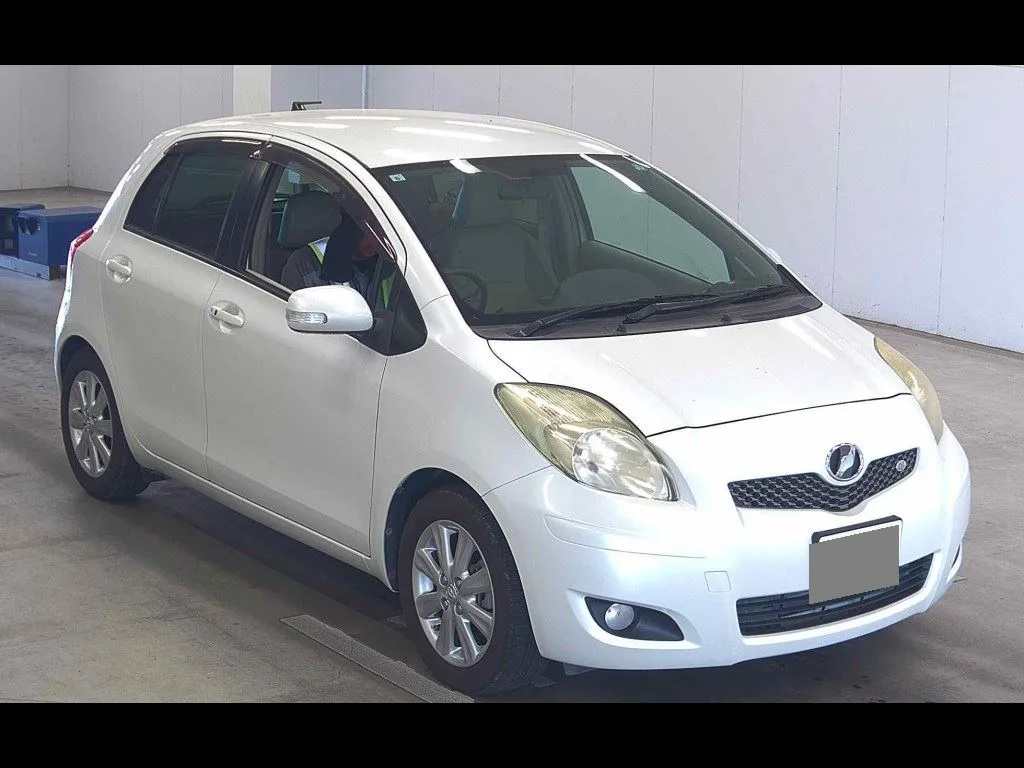 TOYOTA VITZ 5D ILL