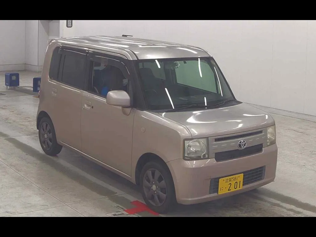 TOYOTA PIXIS SPACE X