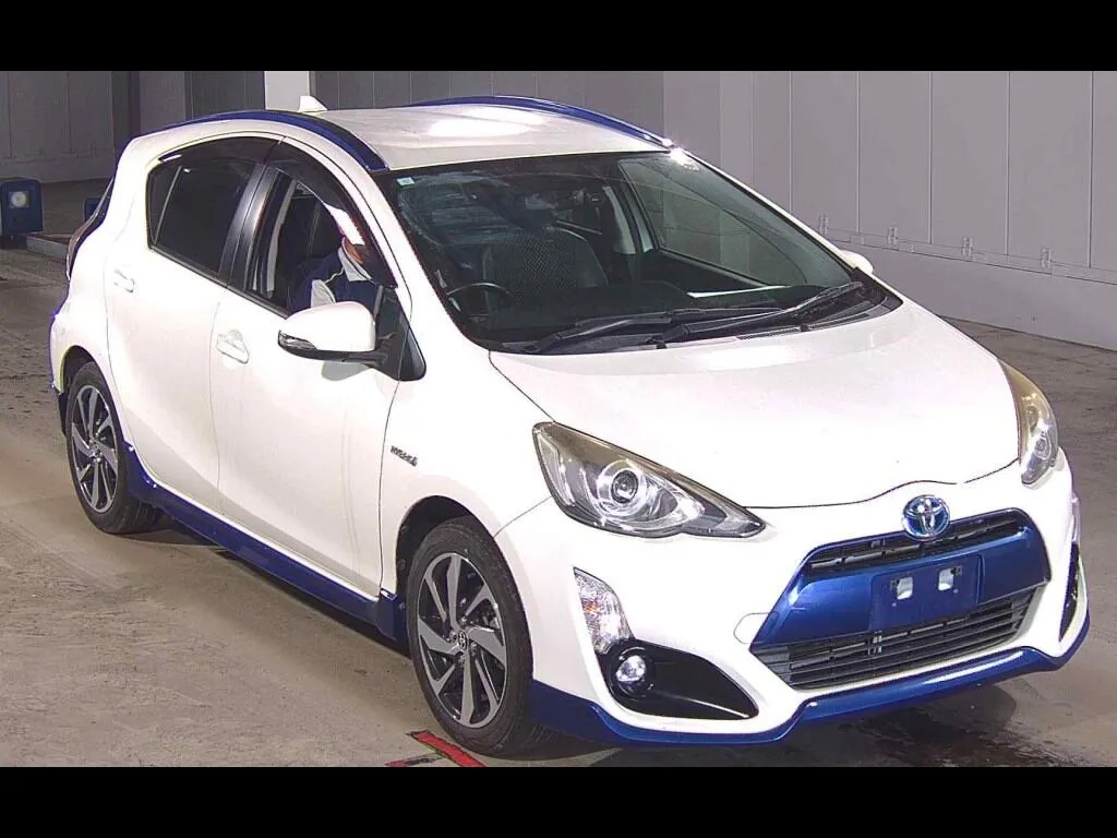 TOYOTA AQUA X-URBAN