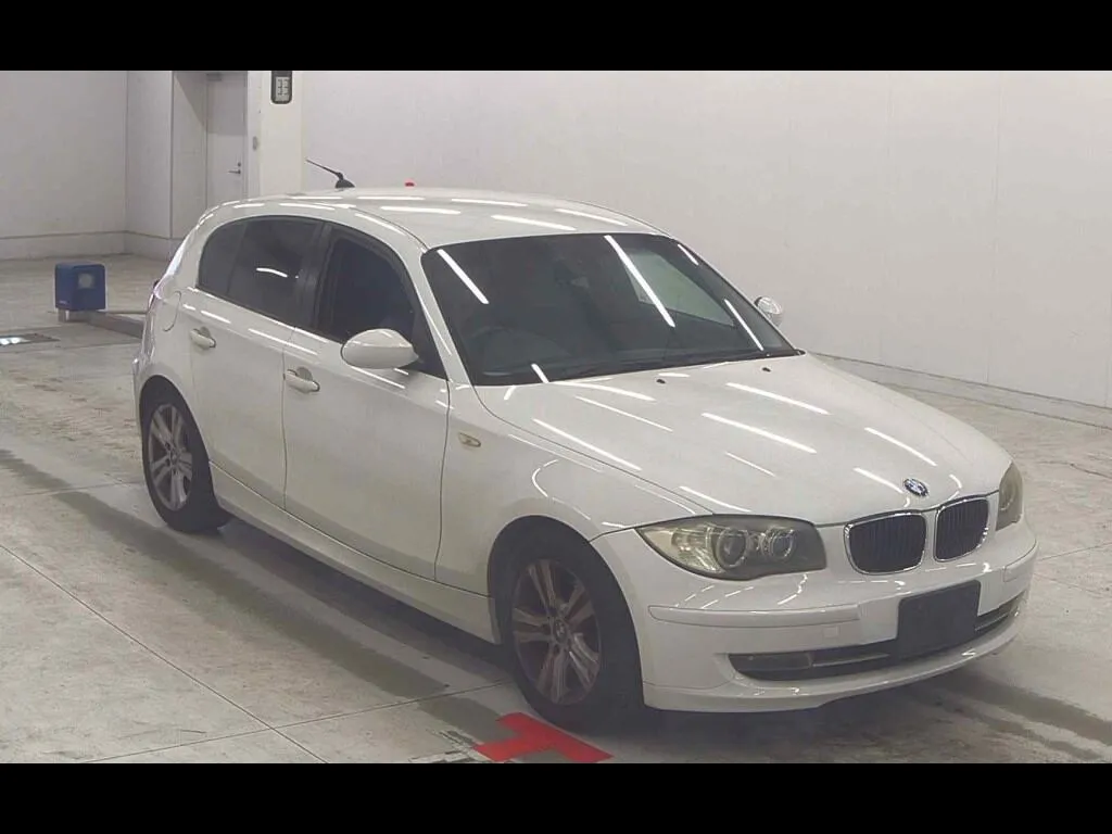 BMW 1 SERIES 5D 120I