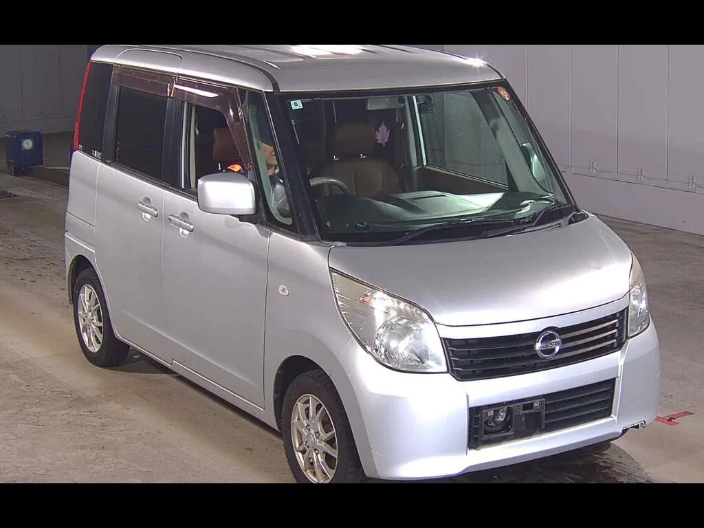 NISSAN ROOX E