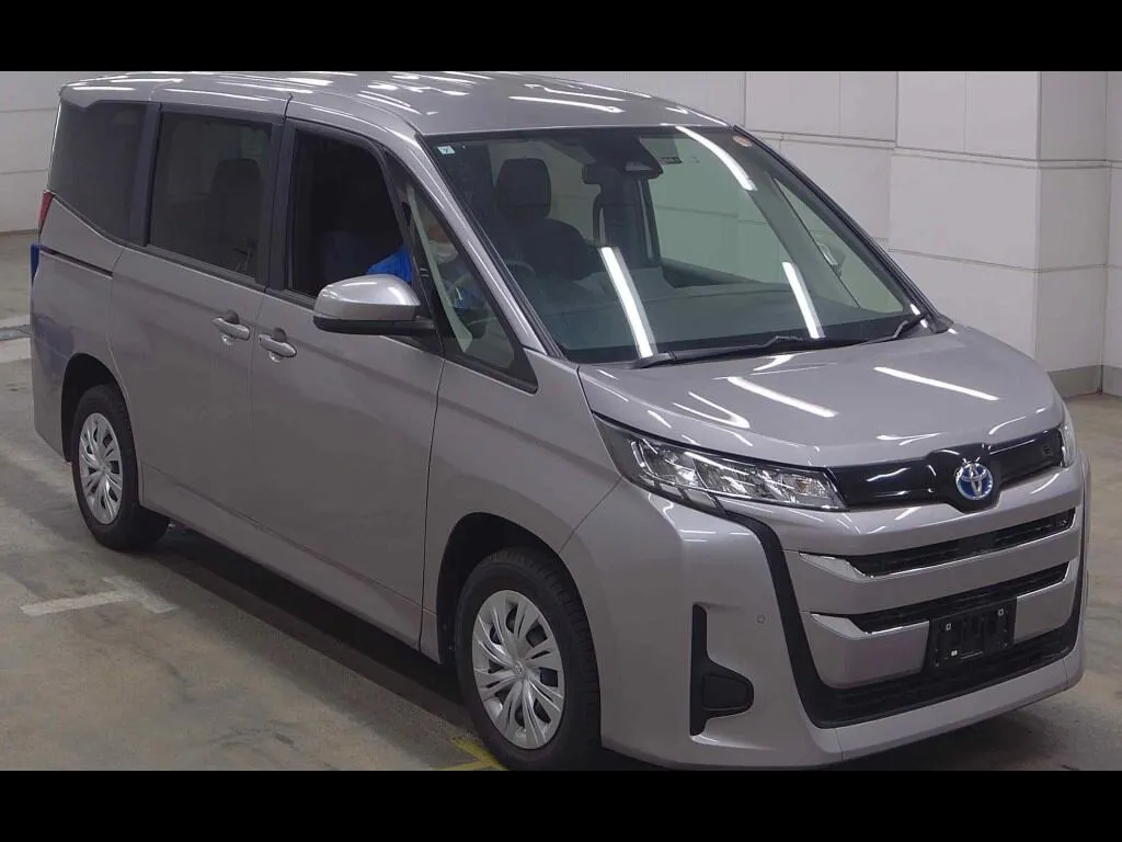TOYOTA NOAH 4WD HYBRID X