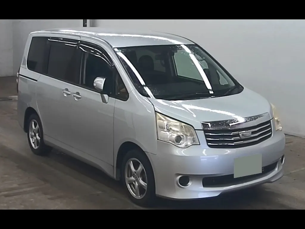 TOYOTA NOAH YY