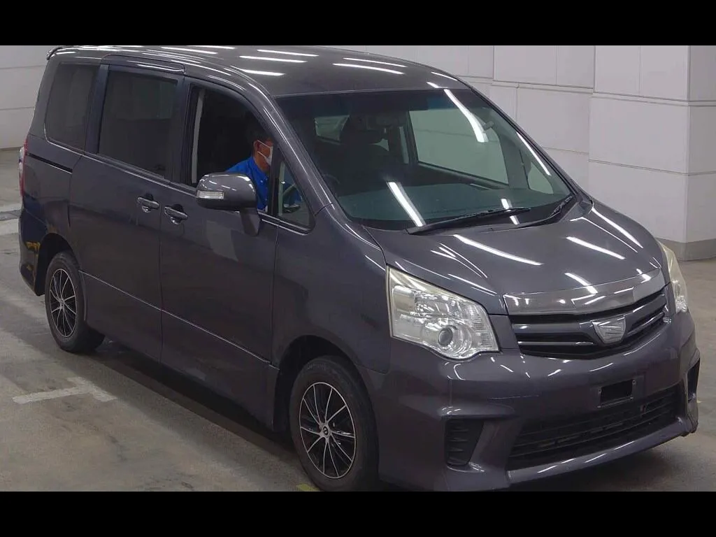 TOYOTA NOAH 4WD S