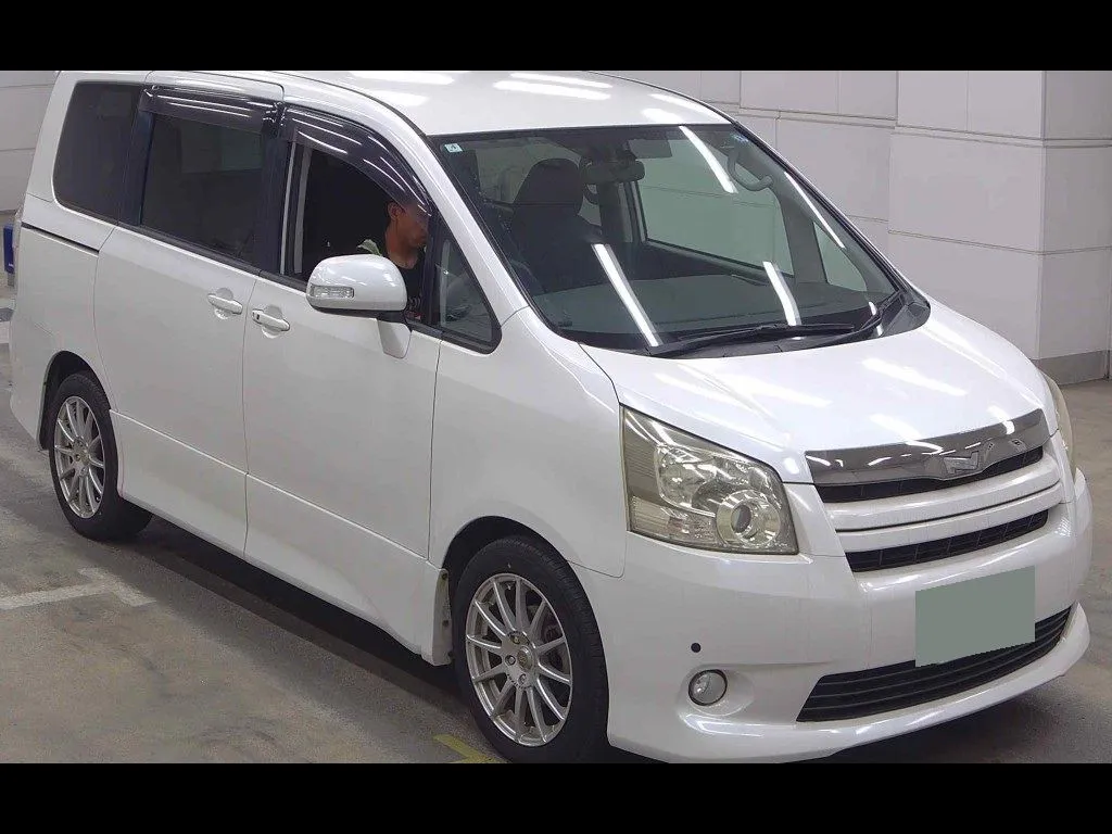 TOYOTA NOAH 4WD SI